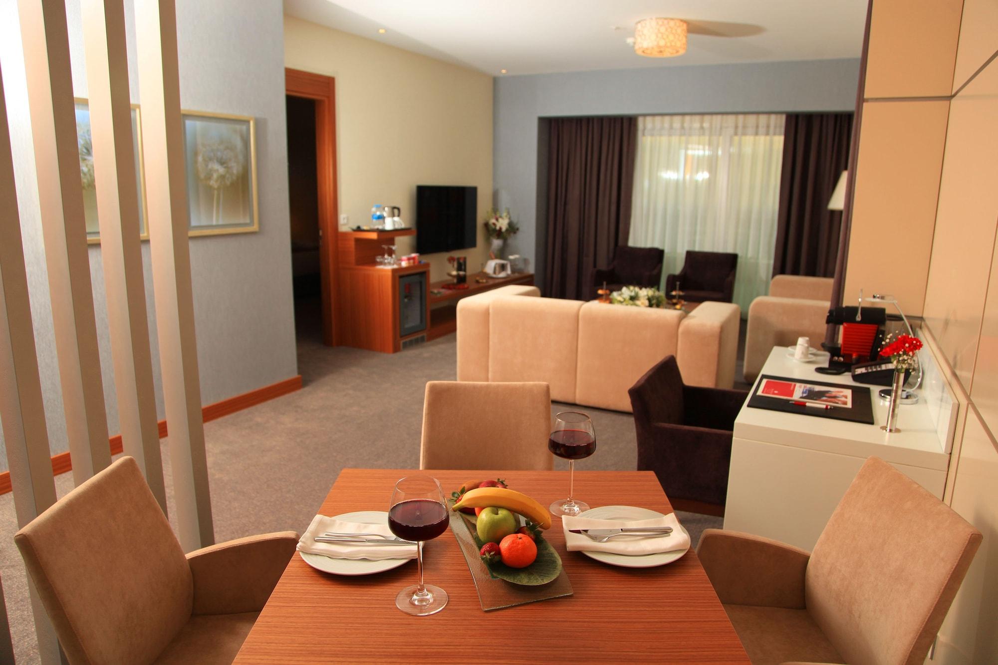 Ramada Plaza By Wyndham Istanbul Airport Hotel 5*